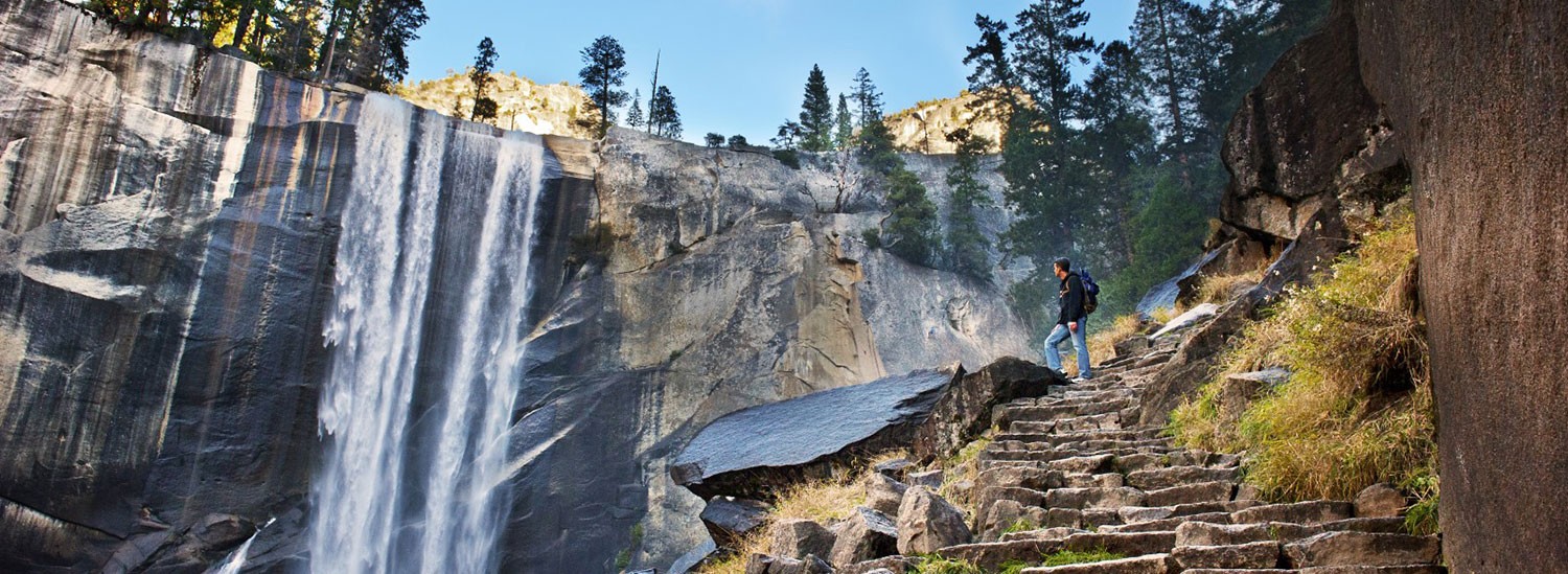 THE WESTGATE OF YOSEMITE NATIONAL PARK, SHOPPING, AND HIKING ARE NEAR THE LUCKY BUCK CAFE